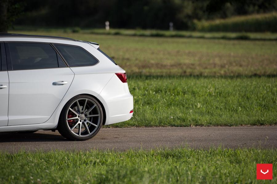 Детали экстерьера Seat Leon Cupre on Vossen Wheels (VFS1) 2017 года  (фото 16 из 23)